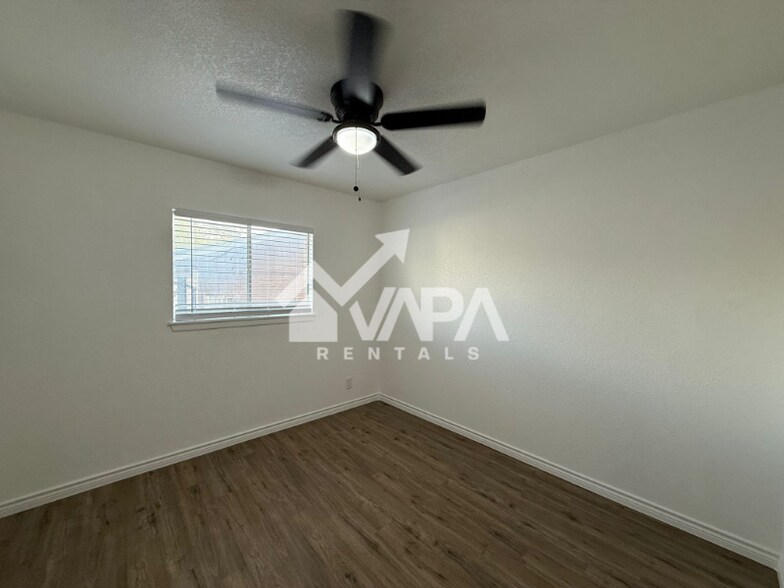 Building Photo - 9711 Flagstaff Dr