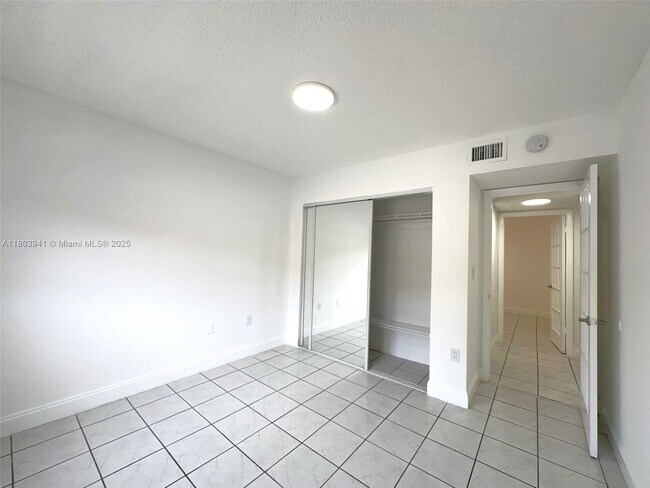 Building Photo - 3562 W 80th St