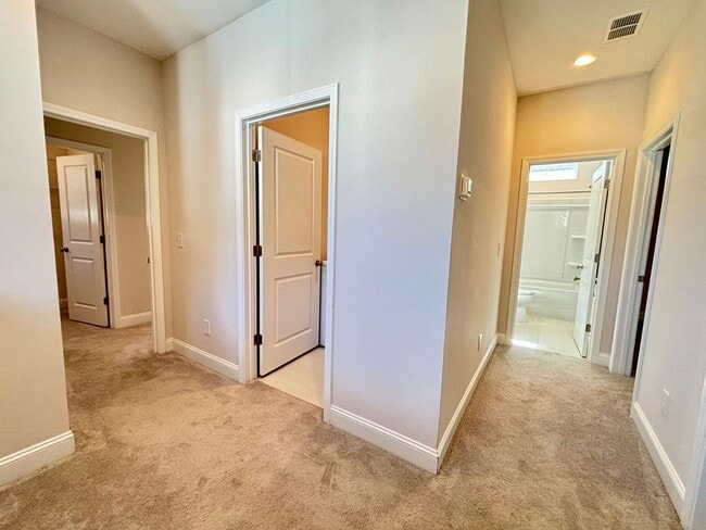 Building Photo - Available now. Beautiful 3 BR/2.5 BA New C...