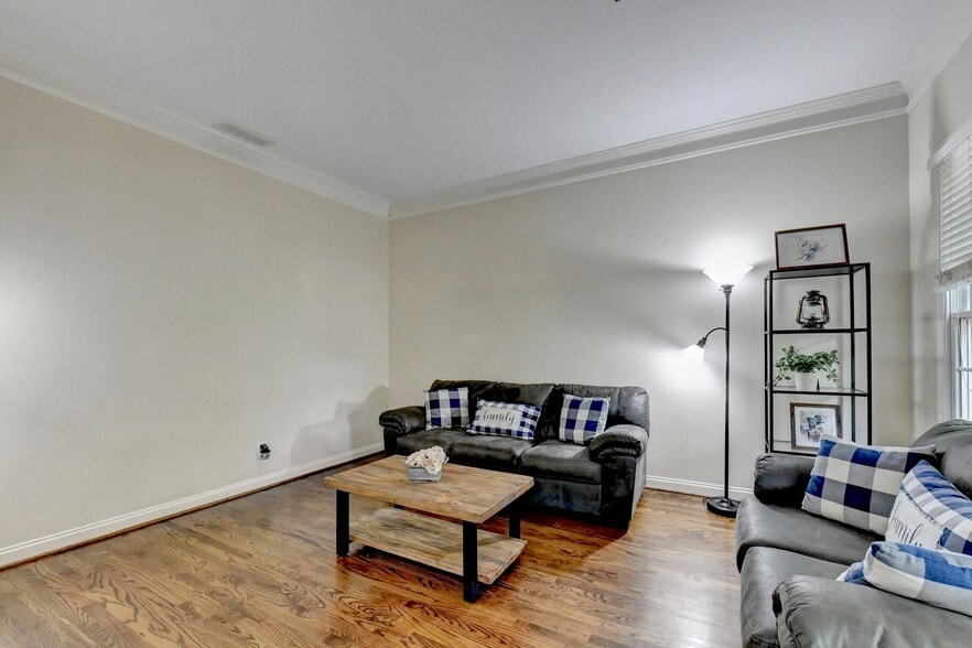 Building Photo - 205 Crown Vetch Ln
