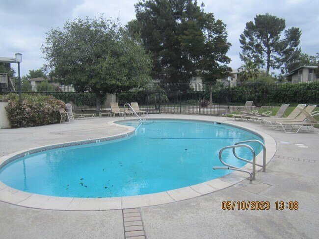 Building Photo - SPACIOUS 2 STORY CONDO