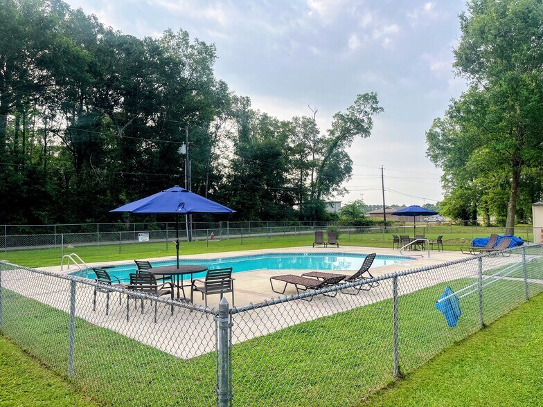 Building Photo - Windrush Trace Apartments