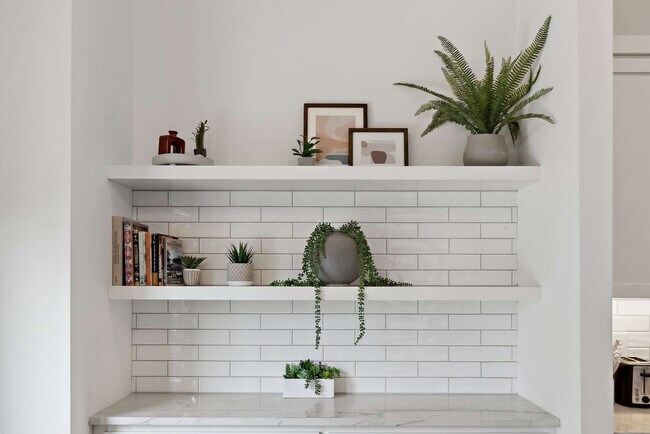 Building Photo - 3206 West End Cir