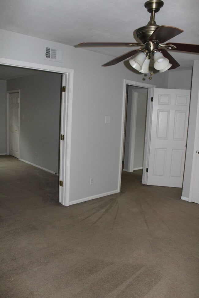 Building Photo - Spacious Home in High Point Terrace, on the Greenline