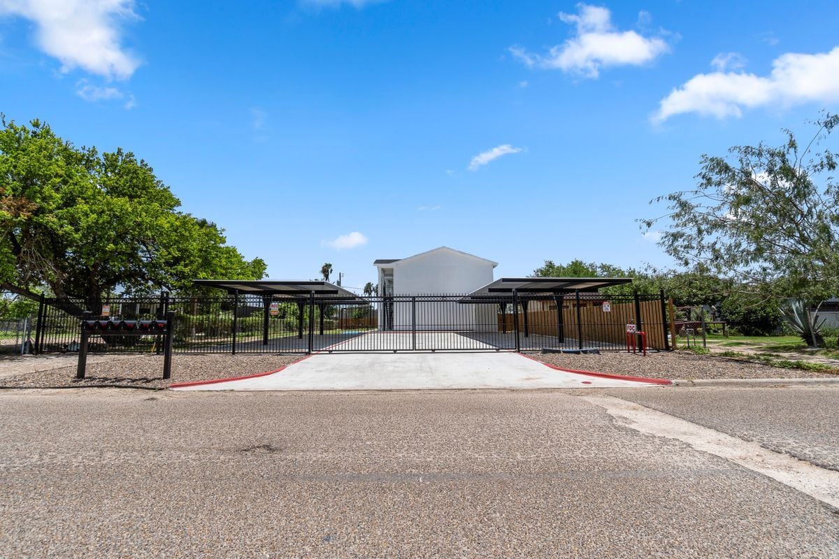 Building Photo - 418 N 3rd St