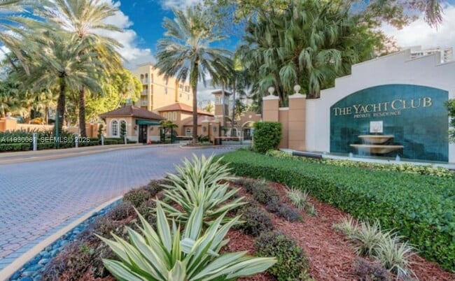 Building Photo - 19801 E Country Club Dr