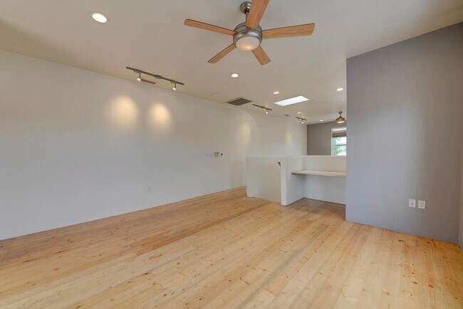Building Photo - 1020 6th St NW