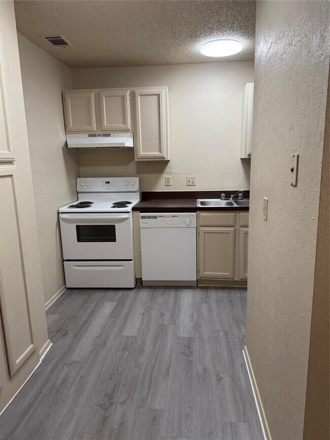 Building Photo - 4405 Avenue A