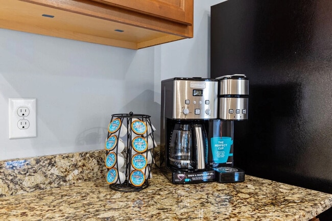 Building Photo - 2366 Lawrence St