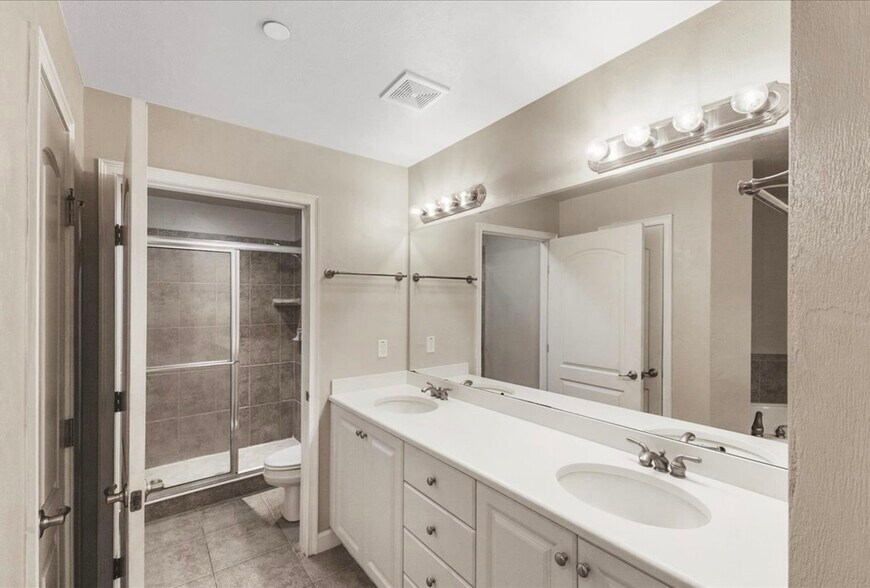 Building Photo - 424 Luna Bella Ln