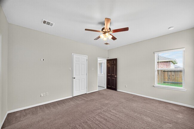 Building Photo - 1218 Red Hills Dr
