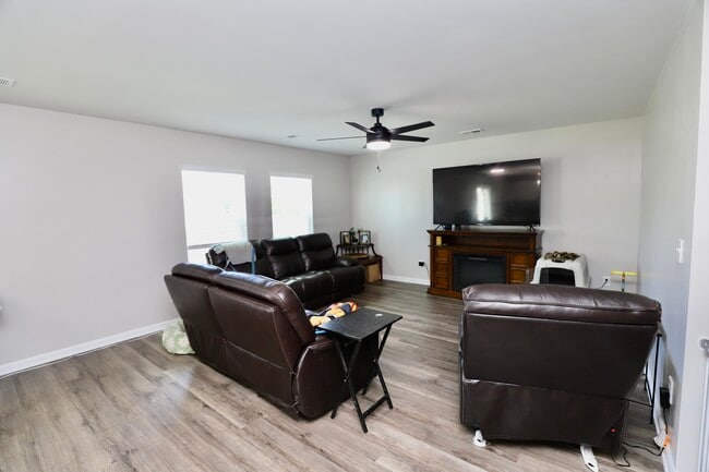 Building Photo - 21 Ciani Ct