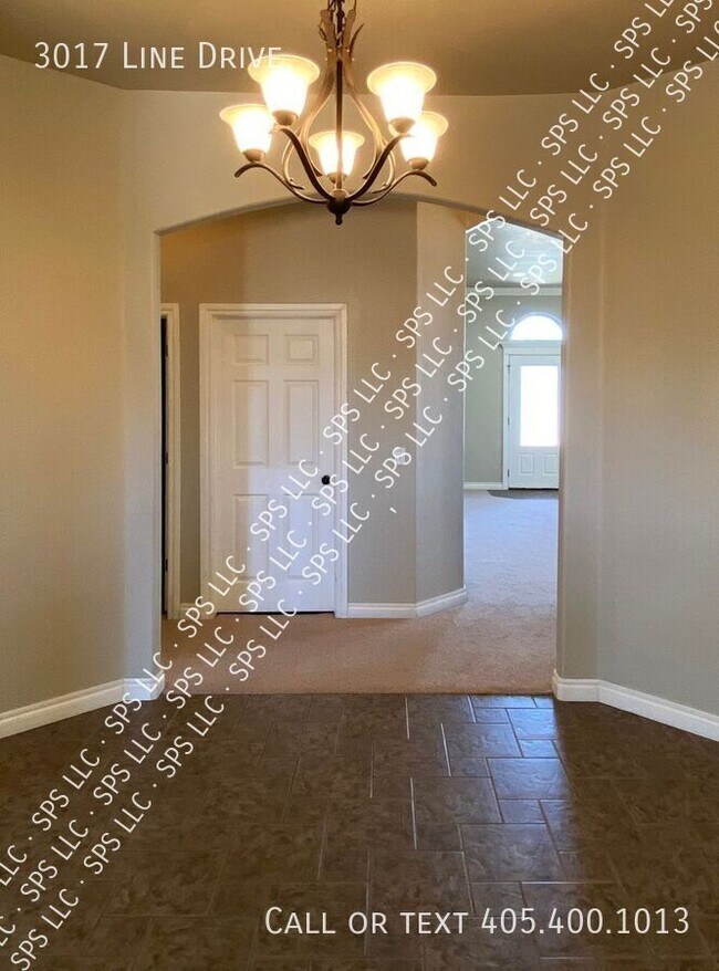 Building Photo - 3017 Line Dr