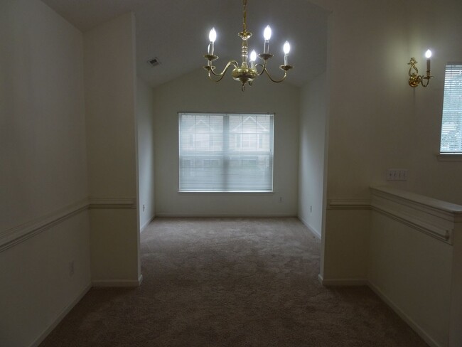 Building Photo - 2 Bedrooms 2 Baths Condo in Bristol Common...