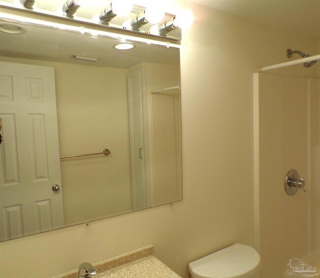 Building Photo - 710 Scenic Hwy