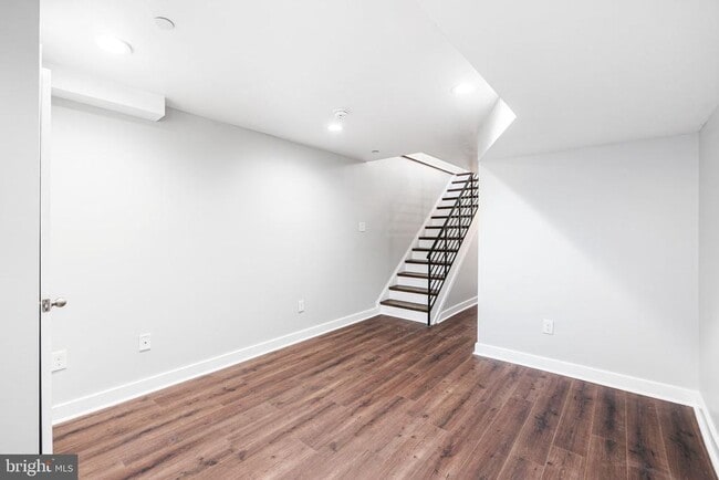 Building Photo - 2122 Sears St