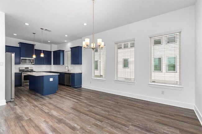 Building Photo - 1739 Cove Cres Ct