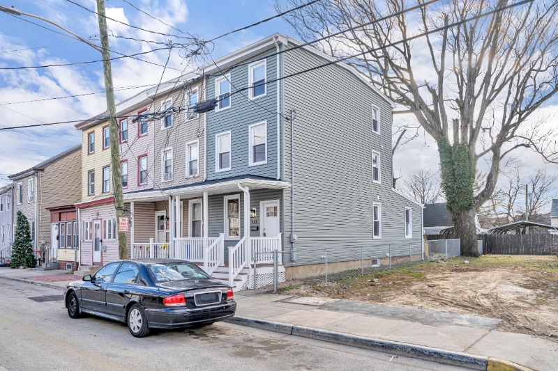 Building Photo - 332 Morris St