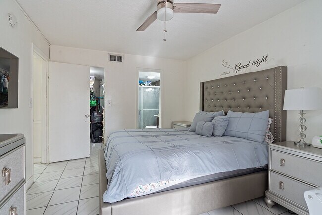 Building Photo - 6620 W 2nd Ct