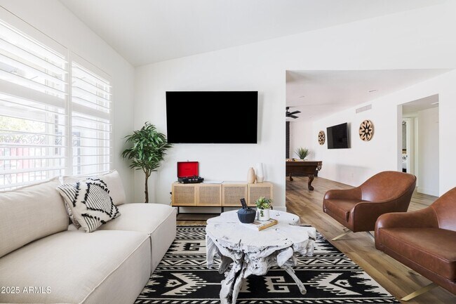 Building Photo - 5226 E Kathleen Rd