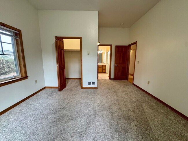 Building Photo - Single-Level 2BD/2BA in Face Rock Village – Bandon Beach Living Awaits