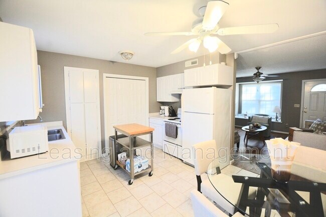 Building Photo - 1423 Ashley River Rd