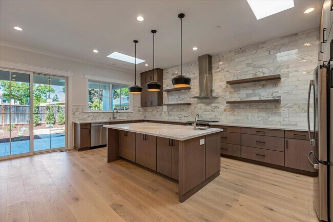 Building Photo - Newer High-Tech Home | Top Schools | Great...