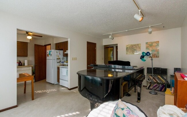 Building Photo - Clean three bedroom one bath duplex with walk out basement looking at trees, across from park