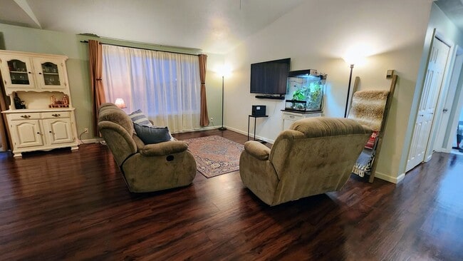 Building Photo - Updated 3 Bedroom Home Located in SW Lebanon