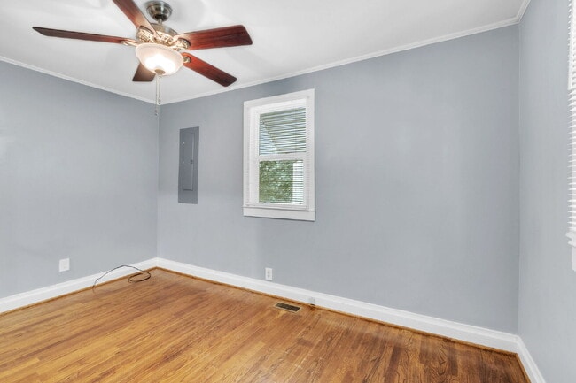 Building Photo - Cute Bungalow Style 2-Bedroom Haven with H...
