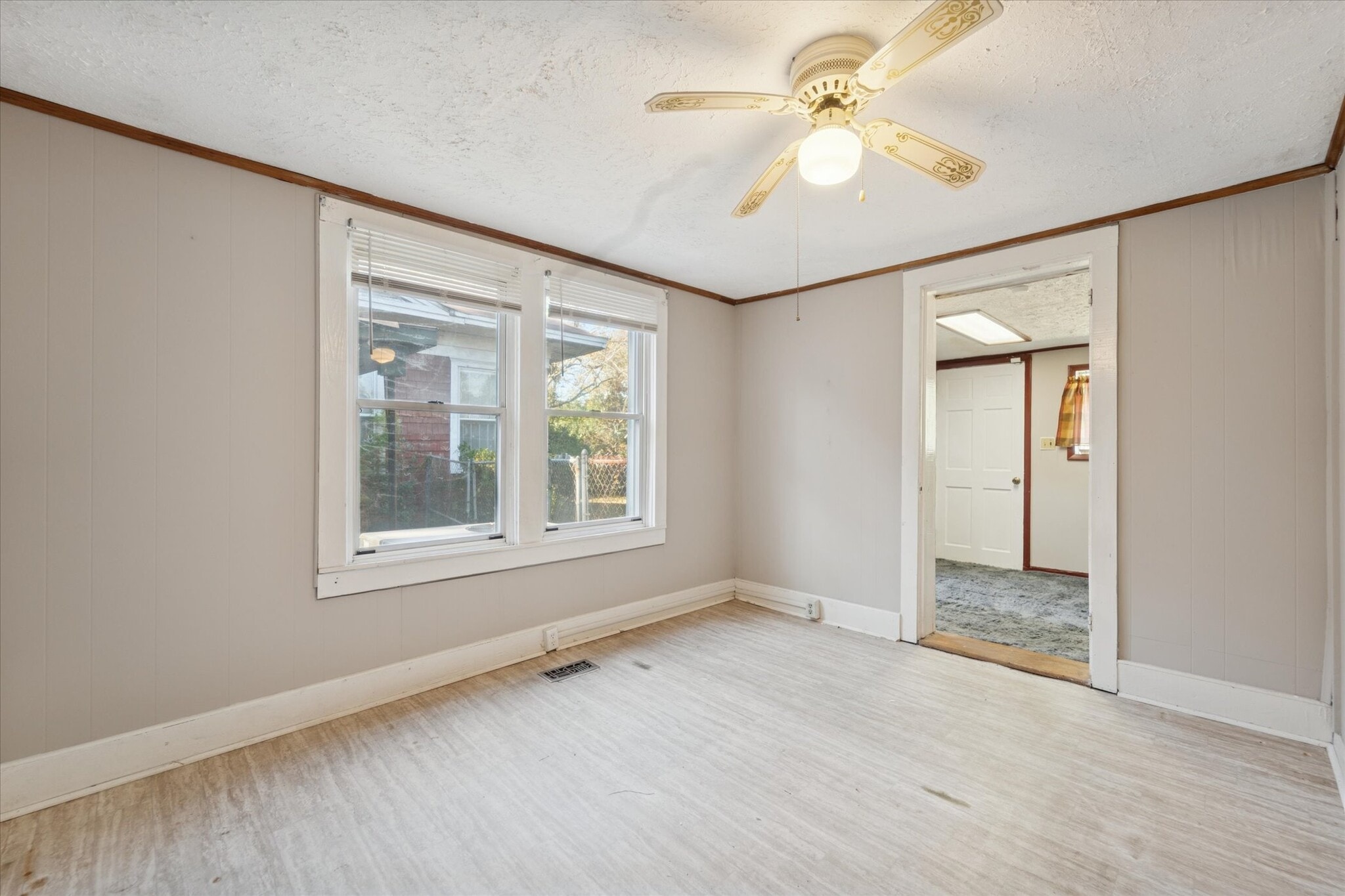 Building Photo - 742 E Park Ave