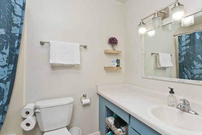 Building Photo - Partly Furnished 3-bedroom, 2.5 bath condo...