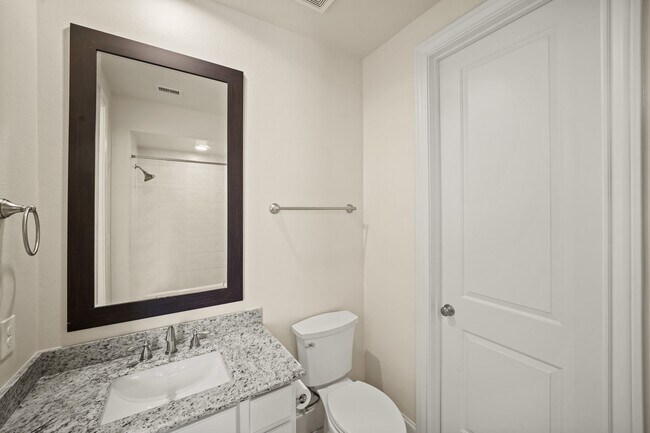 Building Photo - 2003 Covent Garden Station