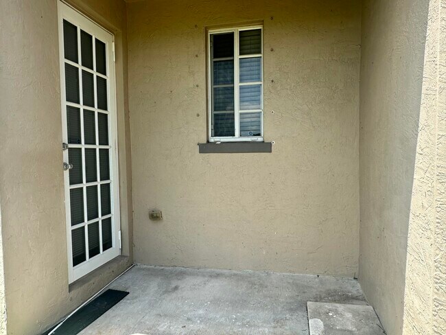 Building Photo - 2011 Nassau Dr