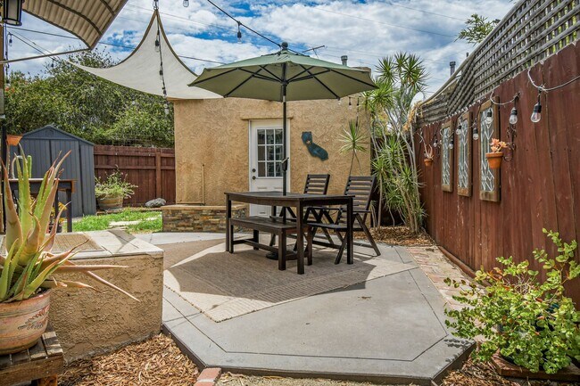 Building Photo - 4740 W Mountain View Dr