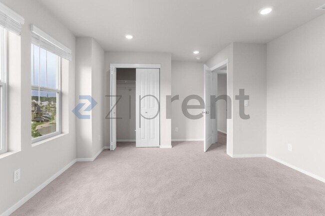 Building Photo - Unit
