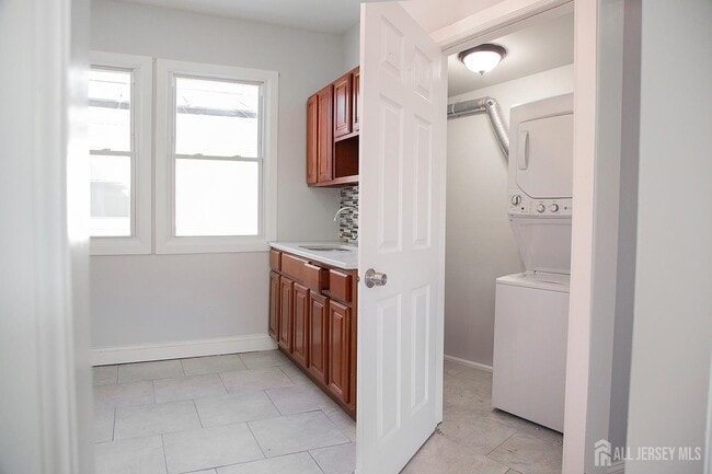 Building Photo - 52 Smith St