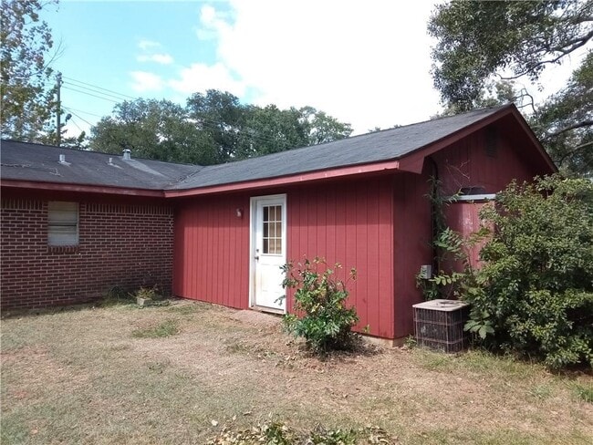 Building Photo - 2515 Lloyds Ln