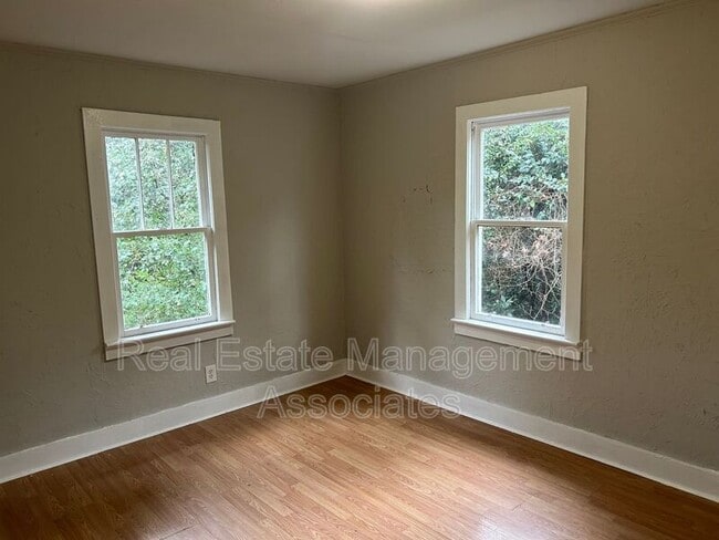 Building Photo - 222 N 15th St