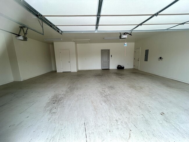 Building Photo - 13132 NE Jaguar Ln