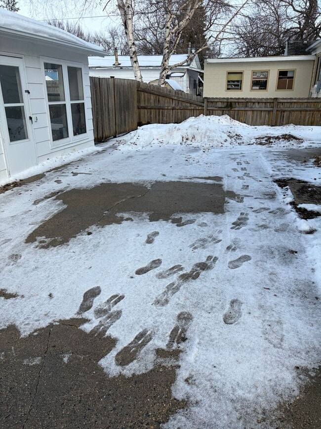 Building Photo - 1524 5th Ave N