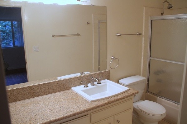 Building Photo - 301 Knob Hill Ave