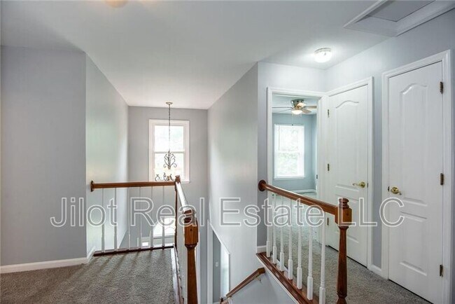 Building Photo - 483 Mountain Oaks Pkwy