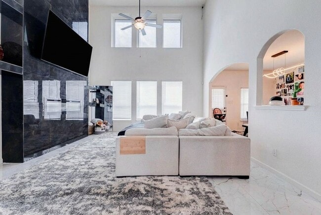 Building Photo - 22127 Roxanne Field Ln