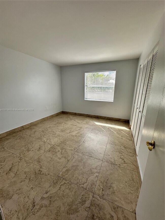 Building Photo - 4600 SW 67th Ave