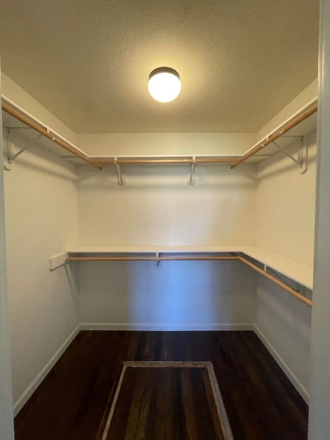 Building Photo - Custom Built 3 Bed/2 Bath Ranch Style Home!