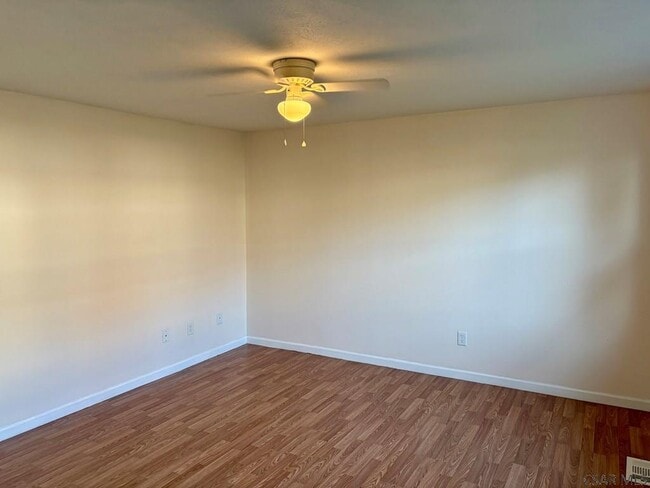 Building Photo - 427 Devon Dr