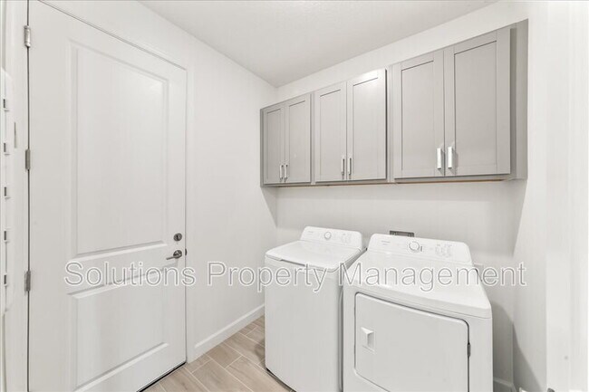 Building Photo - 2037 Fuchsia Pl NW