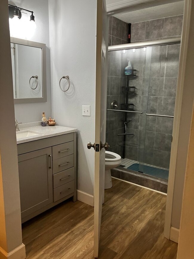 Building Photo - Gorgeous condo in the beautiful Preserves ...