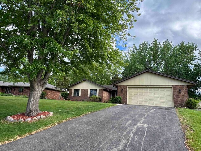Primary Photo - 5855 Thatcher Dr